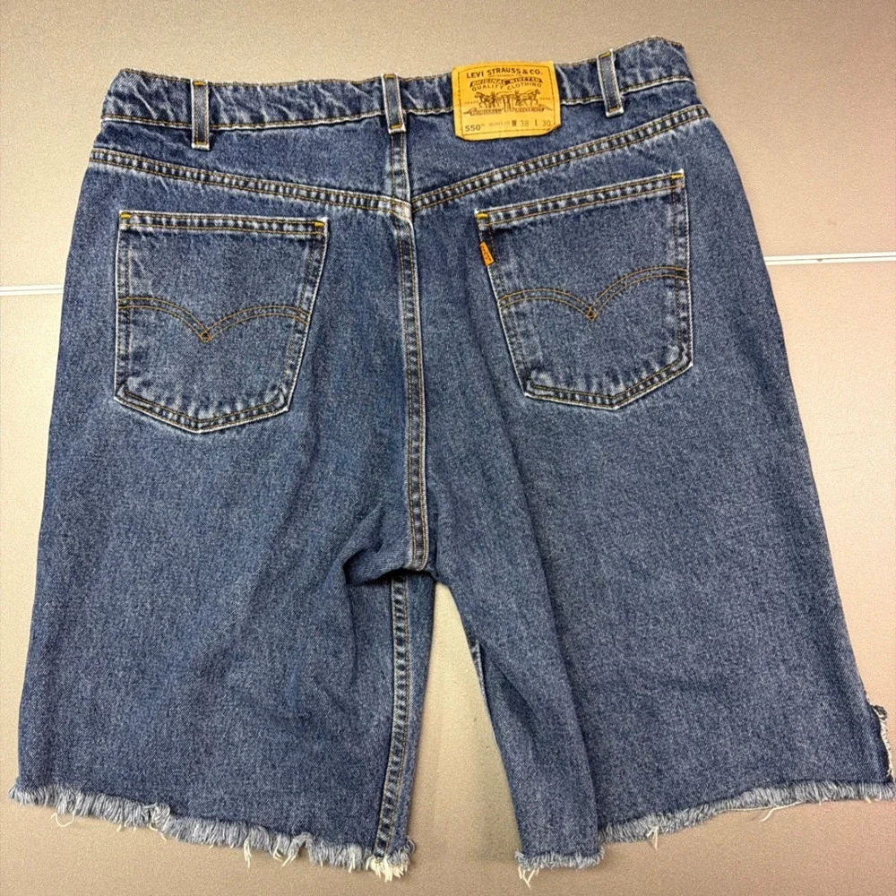 Levi's‎ 550 Relaxed Fit Cutoff Denim Shorts Men's 38 Blue Frayed Hem USA Vintage